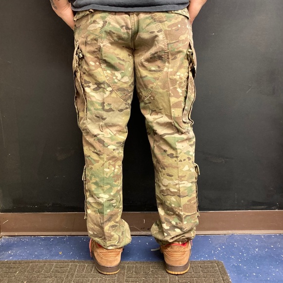 Military Issue Cargo Camo Pants - Picture 3 of 6